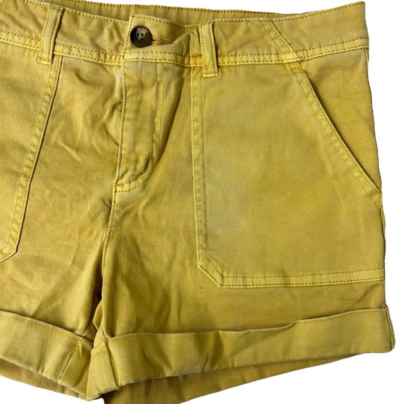 C & C California Mid Rise Mom Shorts Women Size 6 Yellow Mustard - Picture 2 of 5